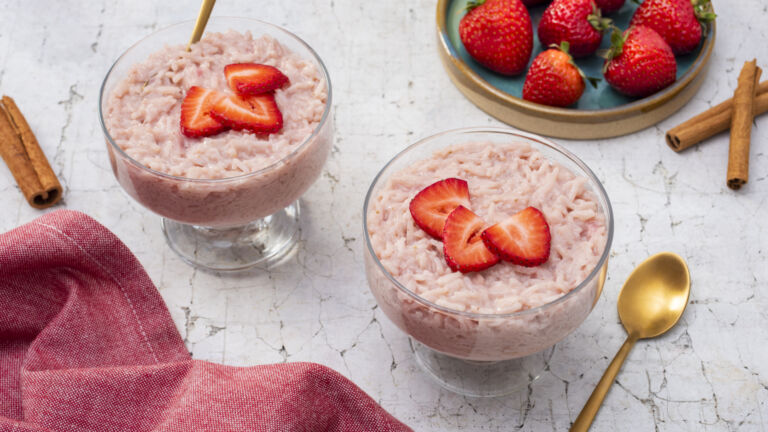Instant Pot Strawberries ‘n’ Cream Rice Pudding